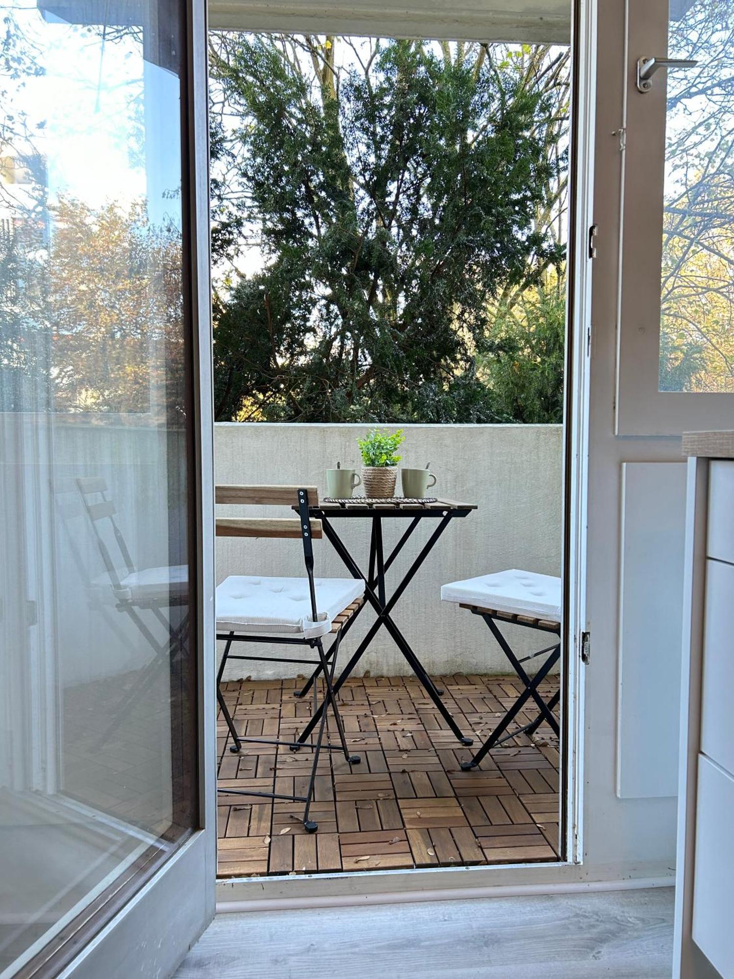 Modernes Designer-Apartment Fuer 7 Gaeste - 80Qm In Zentraler Lage, Self-Check-In Karlsruhe Kültér fotó