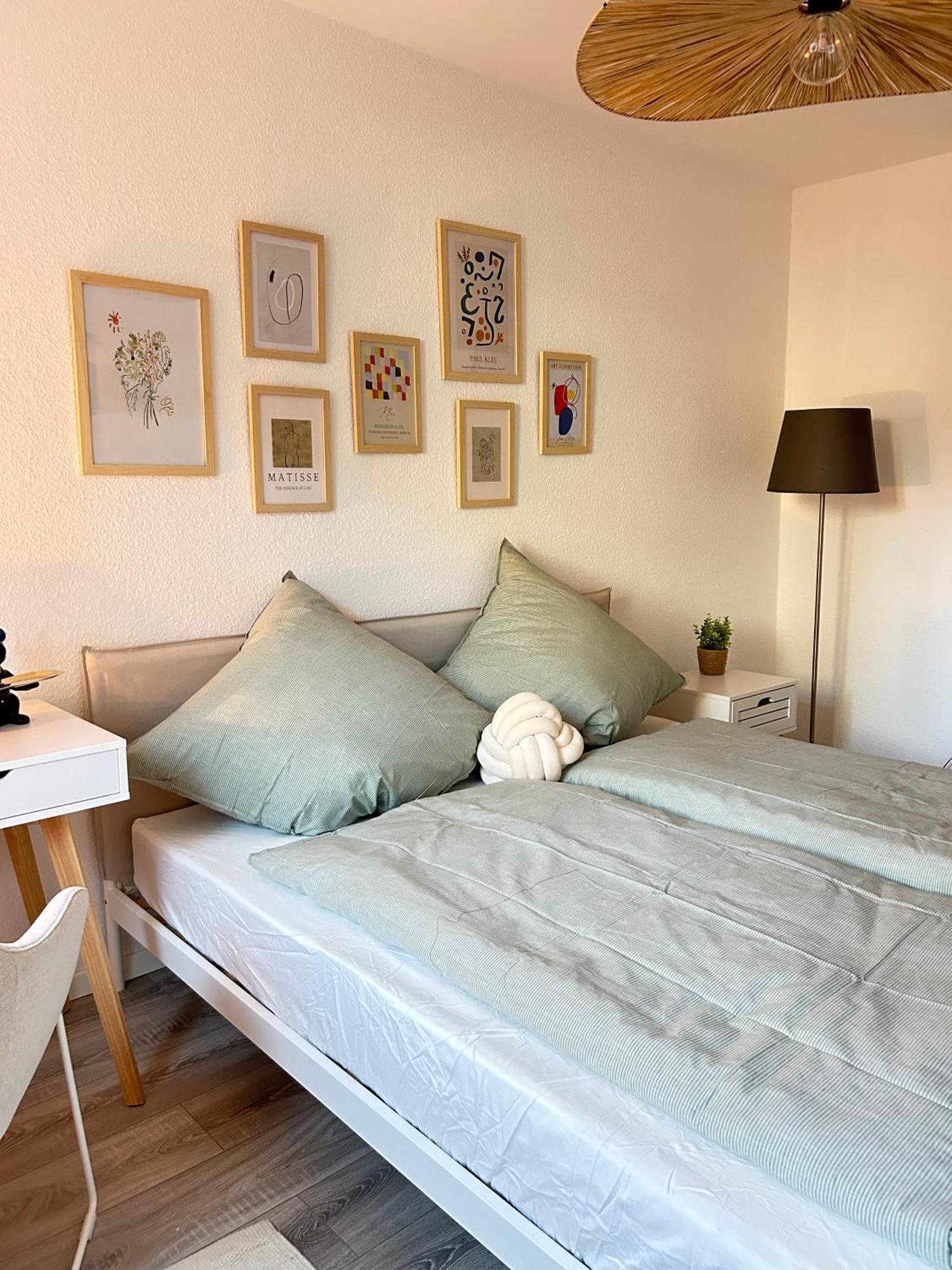 Modernes Designer-Apartment Fuer 7 Gaeste - 80Qm In Zentraler Lage, Self-Check-In Karlsruhe Kültér fotó