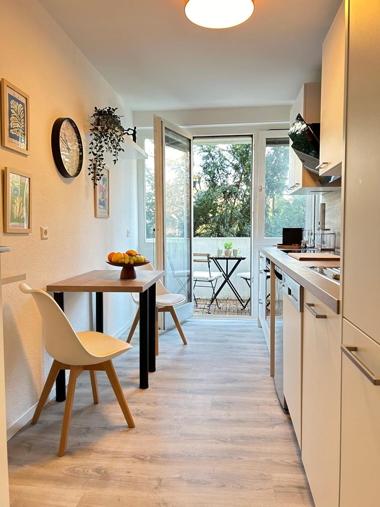 Modernes Designer-Apartment Fuer 7 Gaeste - 80Qm In Zentraler Lage, Self-Check-In Karlsruhe Kültér fotó