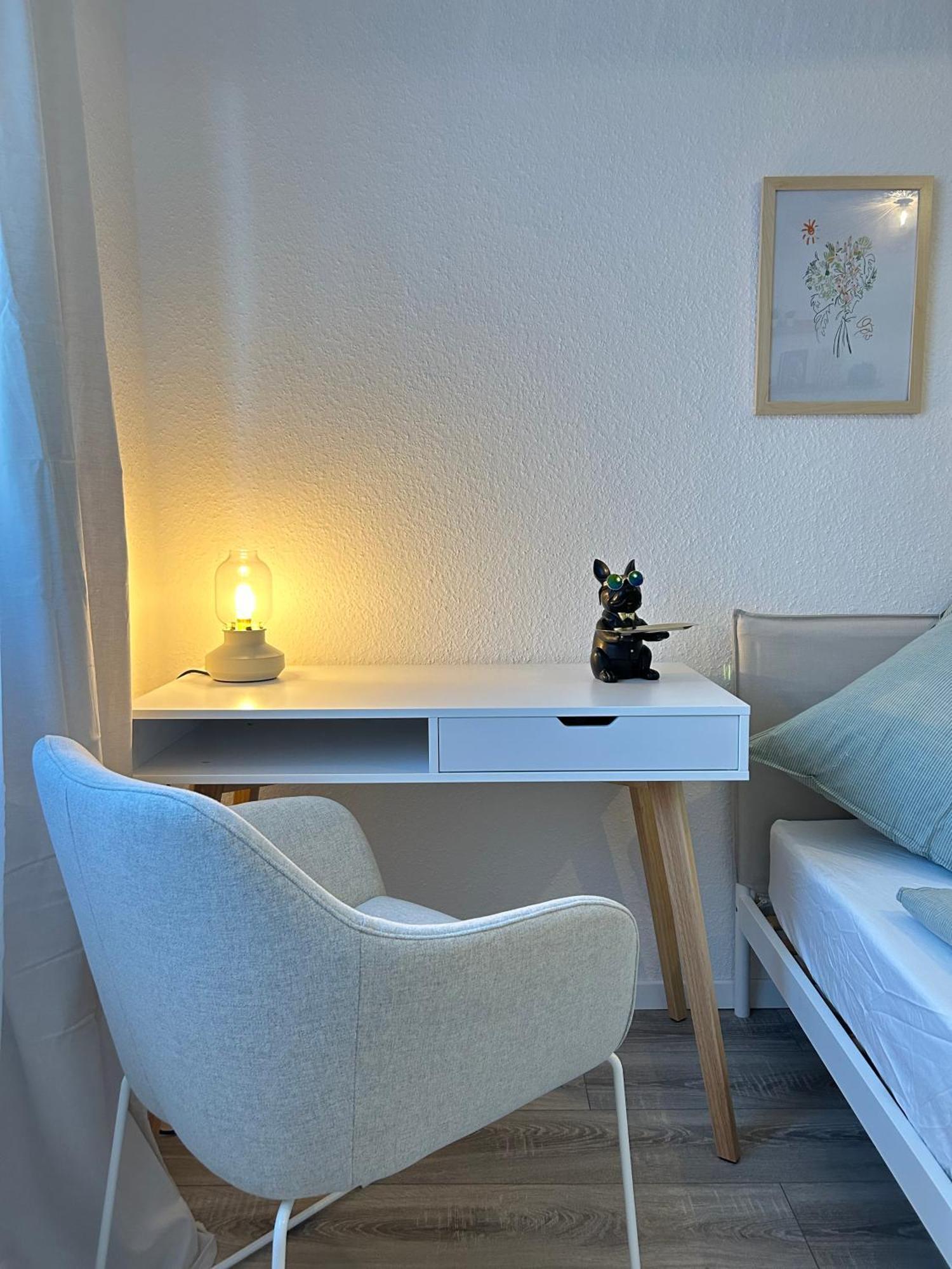 Modernes Designer-Apartment Fuer 7 Gaeste - 80Qm In Zentraler Lage, Self-Check-In Karlsruhe Kültér fotó