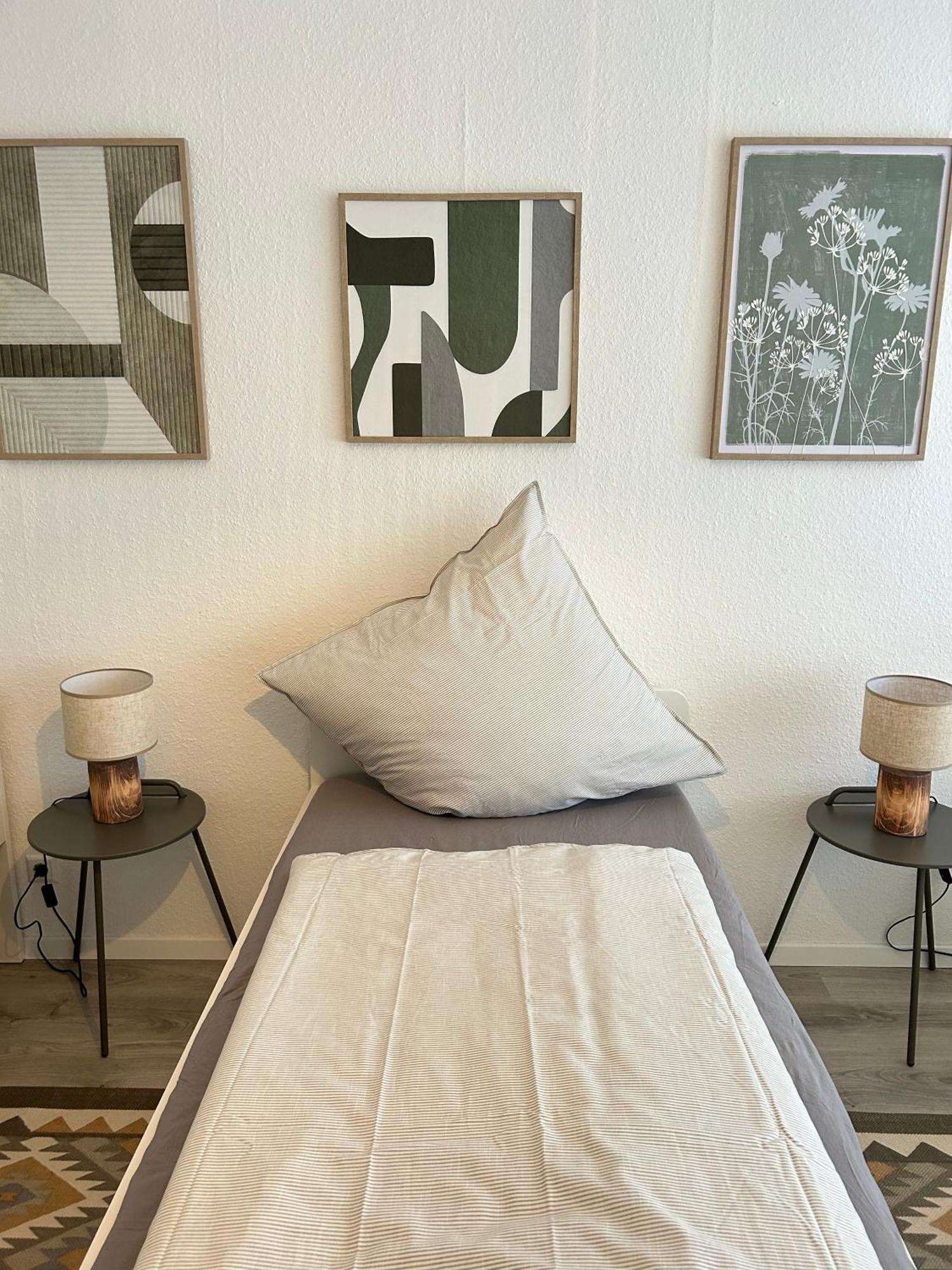 Modernes Designer-Apartment Fuer 7 Gaeste - 80Qm In Zentraler Lage, Self-Check-In Karlsruhe Kültér fotó