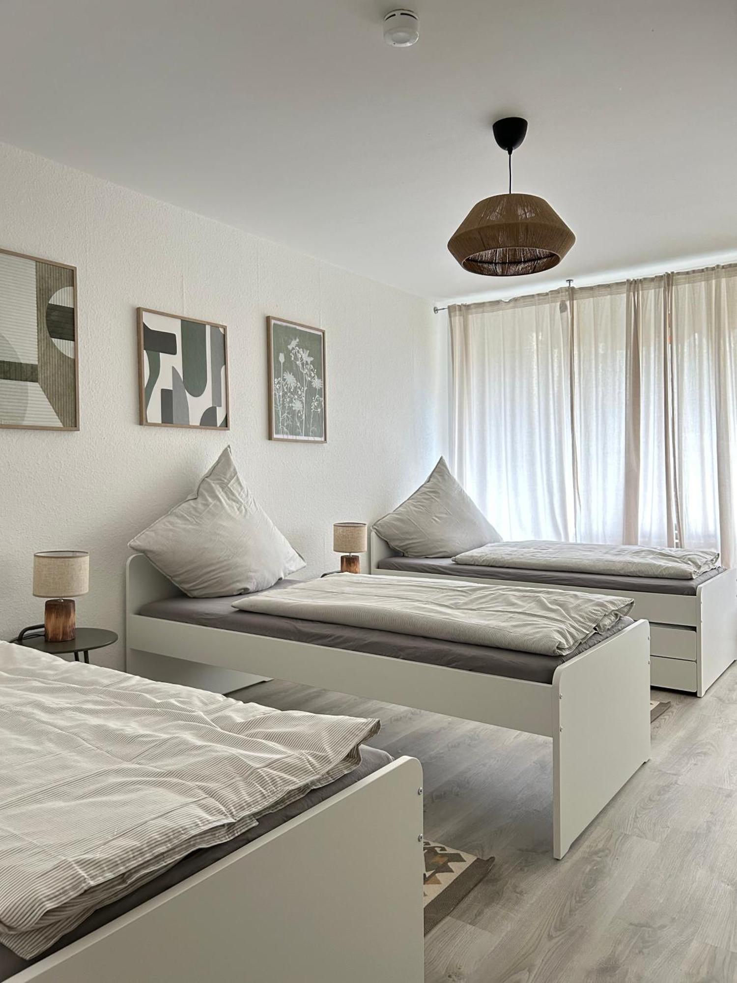 Modernes Designer-Apartment Fuer 7 Gaeste - 80Qm In Zentraler Lage, Self-Check-In Karlsruhe Kültér fotó